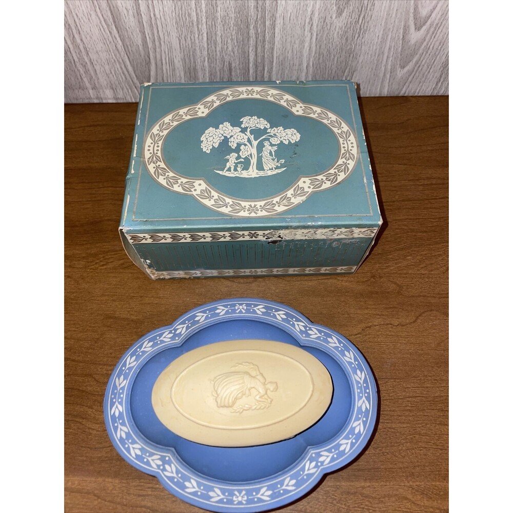 Vintage 1970s Avon Avonshire Blue Soap Dish And Soap NIB *FLAWED* See Photos